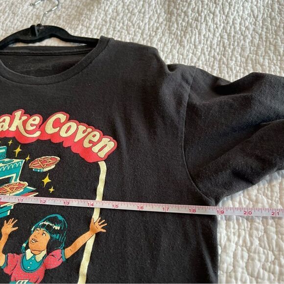 ✨ Creepy Co. Women’s Black Easy Bake Coven Shirt Medium - Picture 5 of 6